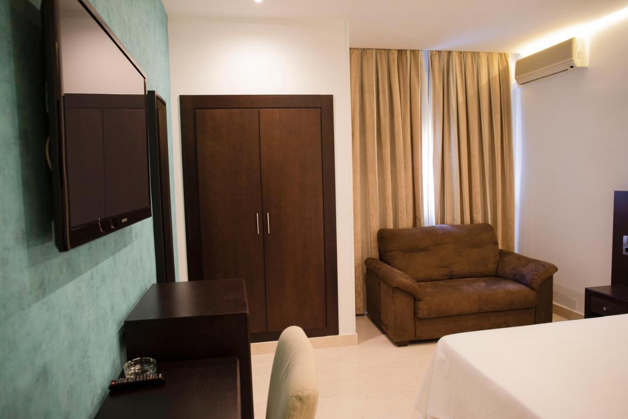 Hotel El Meson Торихос Екстериор снимка