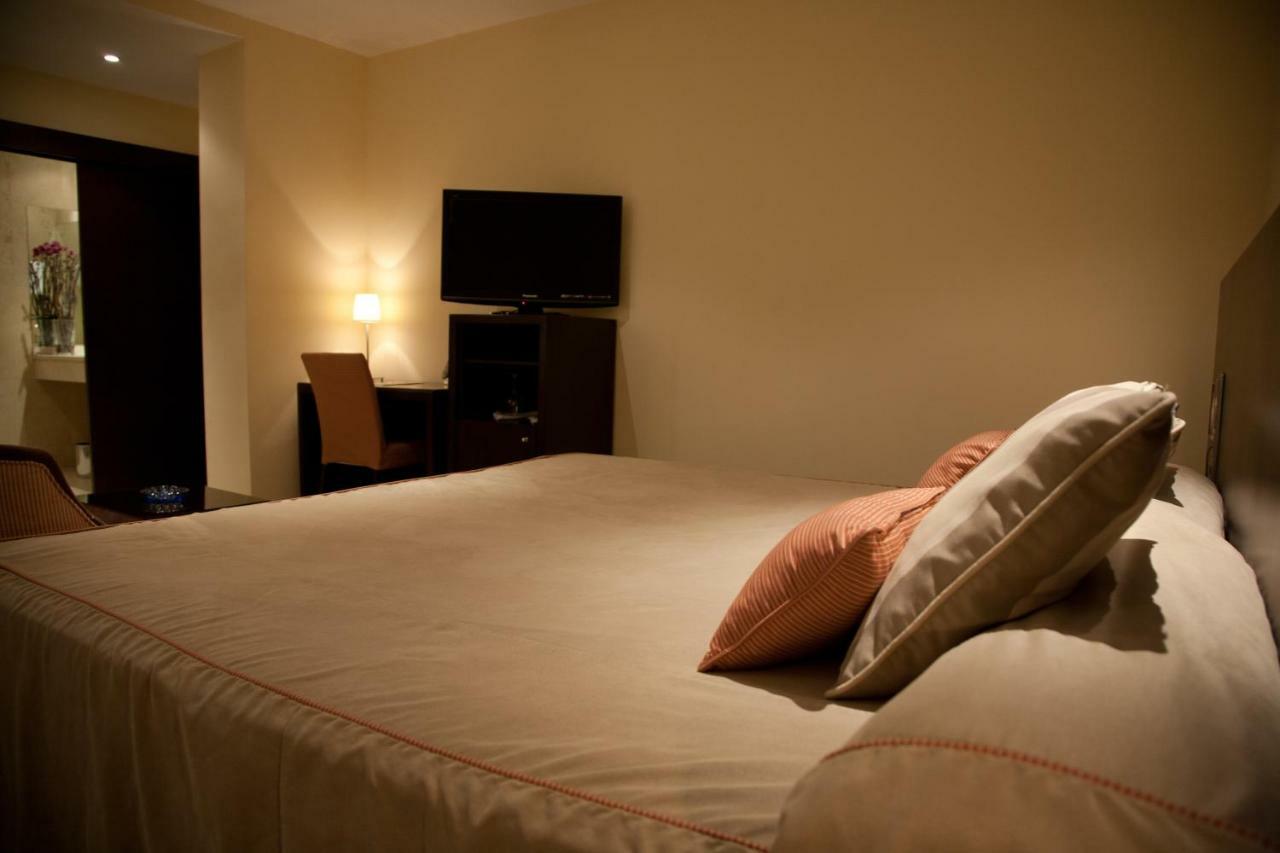 Hotel El Meson Торихос Екстериор снимка