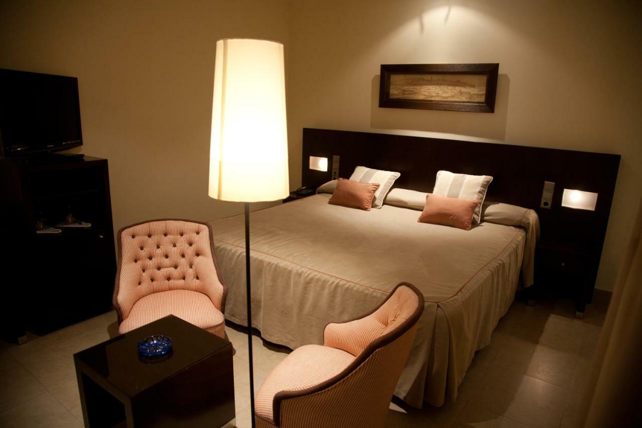 Hotel El Meson Торихос Екстериор снимка